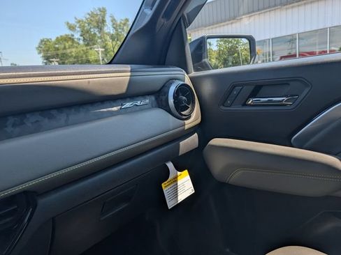 Used 2024 Chevrolet Colorado ZR2 w/ ZR2 Convenience Package III AWD/4WD image 33