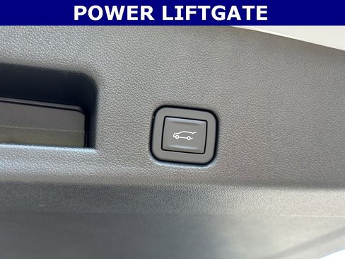 New 2026 Chevrolet Traverse LT image 17