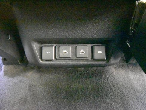 Used 2022 Land Rover Discovery HSE R-Dynamic AWD/4WD image 24