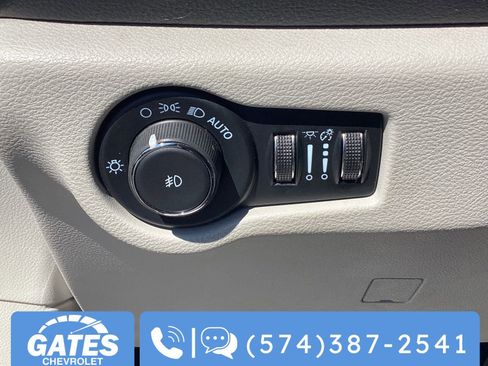 Used 2024 Chrysler Pacifica Limited FWD image 29