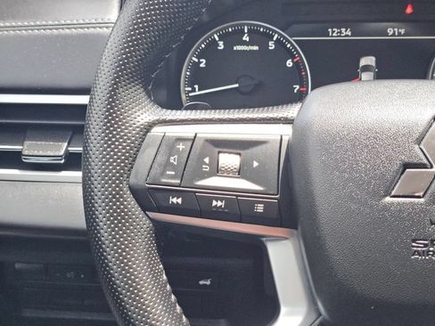 Used 2025 Mitsubishi Outlander SE AWD/4WD image 23