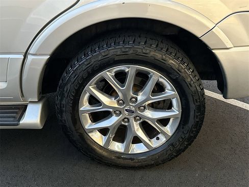 Used 2017 Ford Expedition Limited image 24