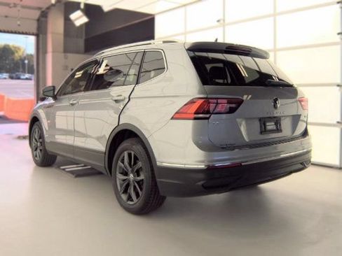 Used 2023 Volkswagen Tiguan SE w/ Panoramic Sunroof Package AWD/4WD image 3