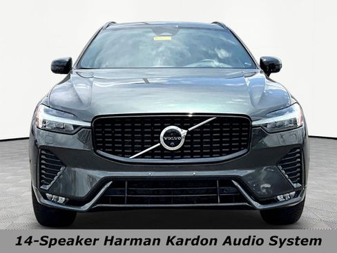 Used 2022 Volvo XC60 B5 R-Design AWD/4WD image 2