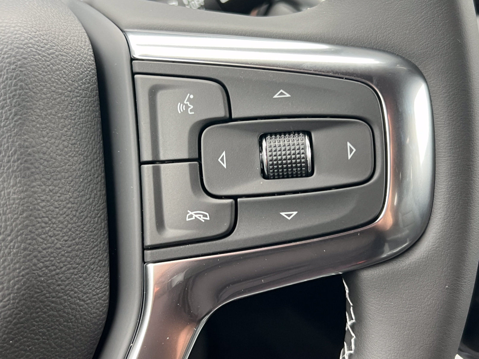 New 2026 Chevrolet Blazer LT w/ Midnight/Sport Edition AWD/4WD image 18