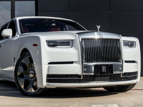 Used 2022 Rolls-Royce Phantom Extended Wheelbase image 8