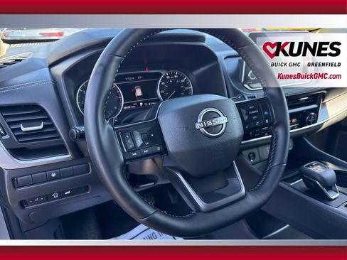 Used 2025 Nissan Rogue SV image 17