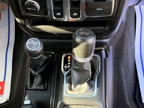 Used 2023 Jeep Wrangler Sport S image 29