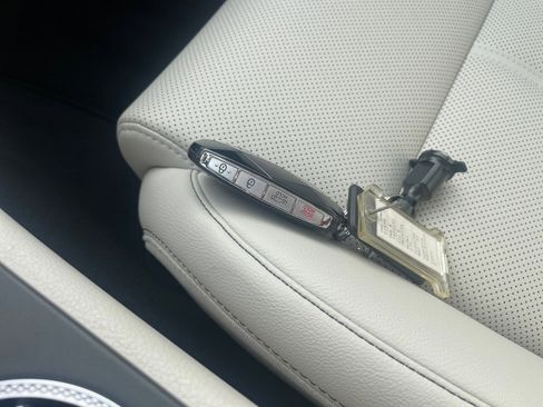 Used 2025 Genesis G70 2.5T image 22