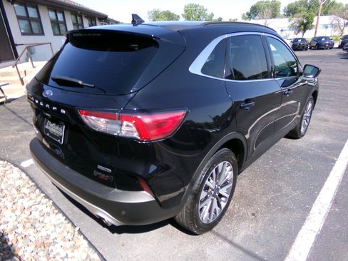 Used 2022 Ford Escape Titanium AWD/4WD image 3
