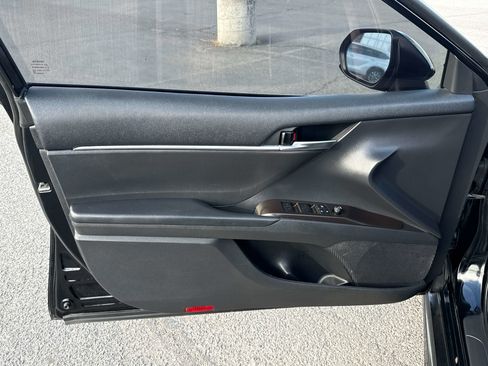Used 2021 Toyota Camry SE FWD image 12