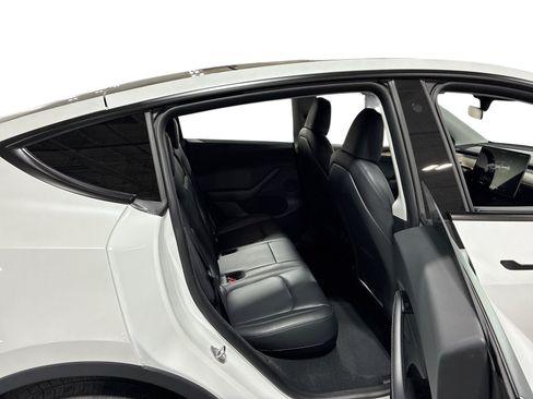Certified 2023 Tesla Model Y Long Range AWD/4WD image 11