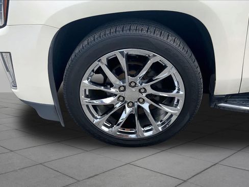 Used 2015 Cadillac Escalade Luxury RWD image 9