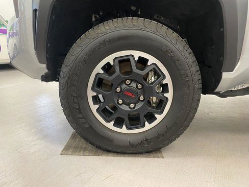 Used 2025 Toyota Tacoma TRD Off-Road image 29