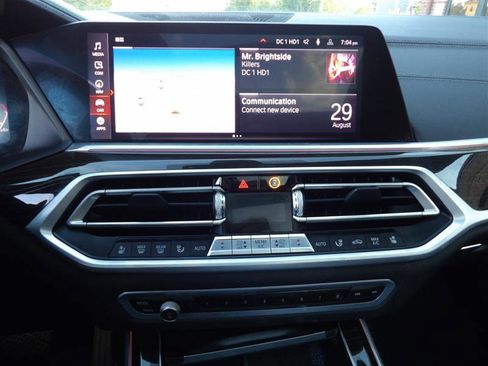 Used 2021 BMW X7 xDrive40i w/ Premium Package image 22