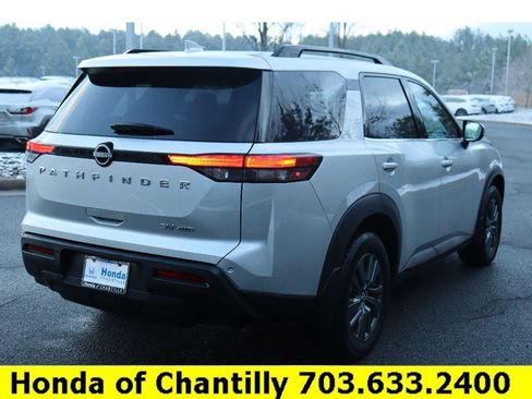 Used 2022 Nissan Pathfinder SV image 7
