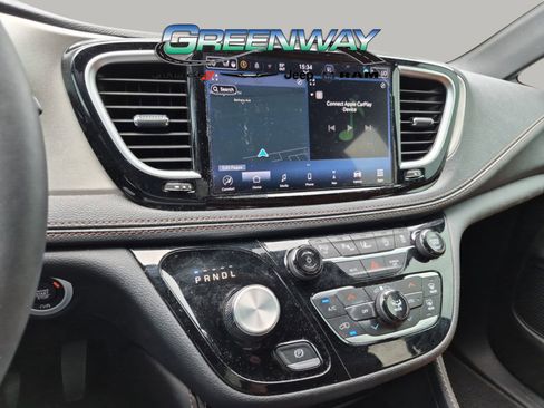 Used 2024 Chrysler Pacifica Pinnacle FWD image 6