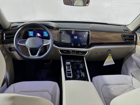 New 2025 Volkswagen Atlas SE image 12