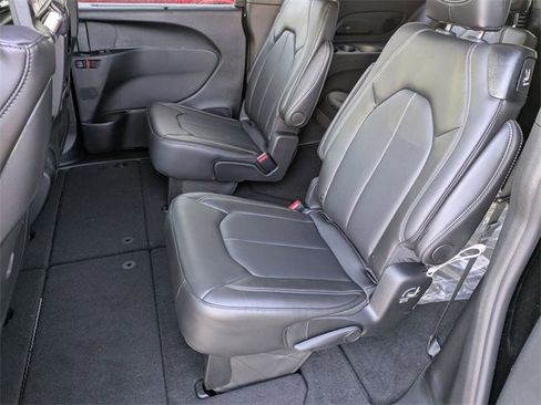 New 2026 Chrysler Pacifica Select image 25