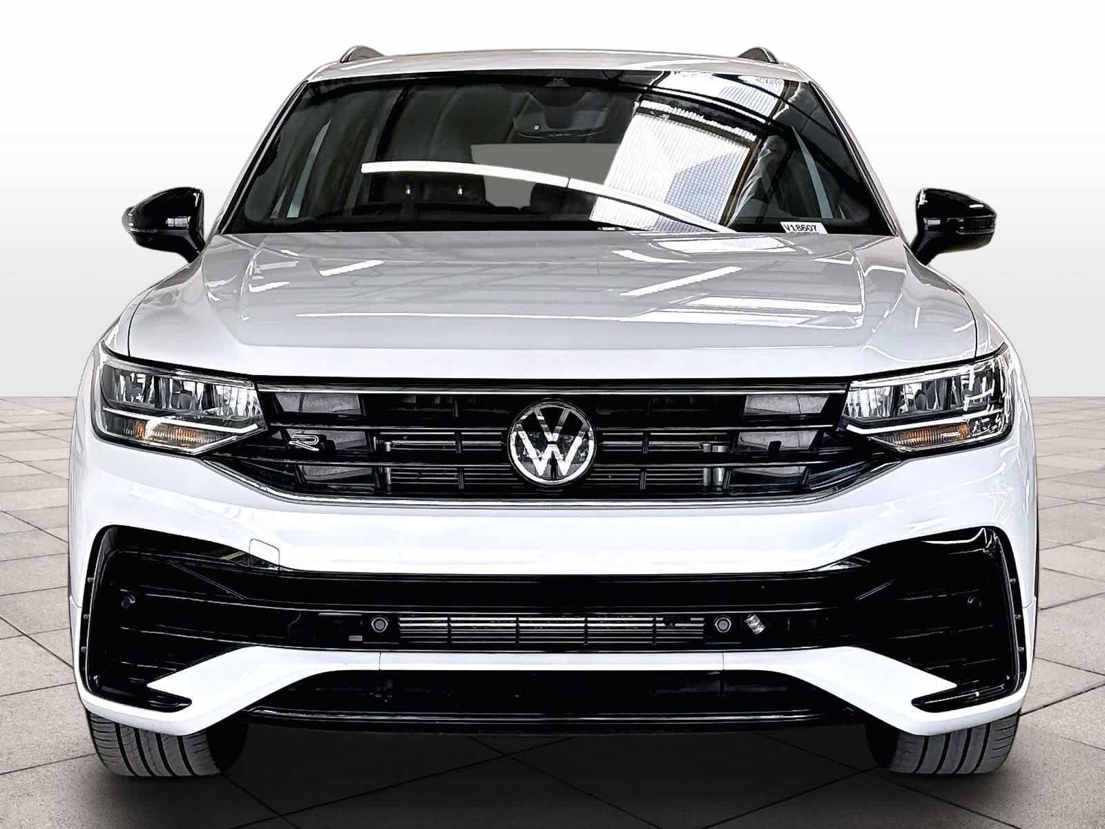 Used 2023 Volkswagen Tiguan SE R-Line FWD image 2