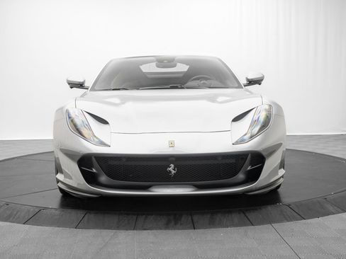 Used 2020 Ferrari 812 Superfast RWD image 2