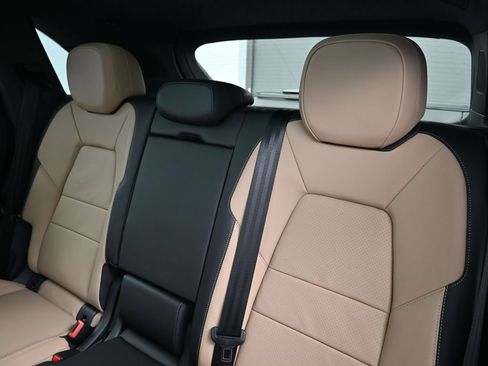 Certified 2026 Porsche Cayenne AWD/4WD image 6