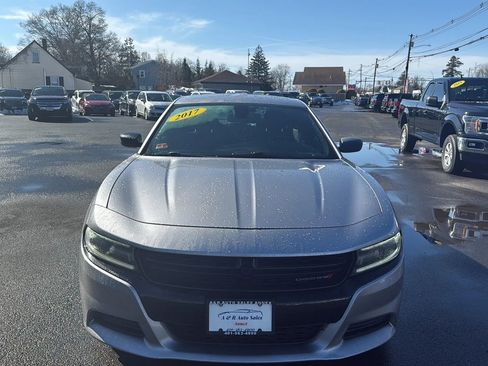 Used 2017 Dodge Charger SE w/ Blacktop Package image 2