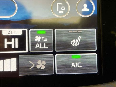 Used 2025 Subaru Forester Premium image 16