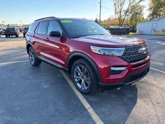 Used 2024 Ford Explorer XLT w/ Equipment Group 202A AWD/4WD image 1