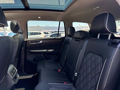 Certified 2025 Volkswagen Atlas SEL Premium R-Line image 14