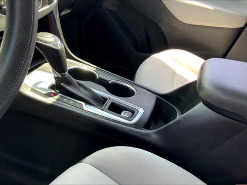 Used 2019 Chevrolet Equinox LS image 16