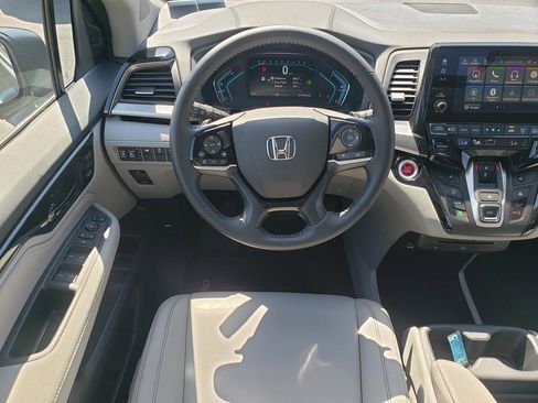Used 2024 Honda Odyssey Touring image 17