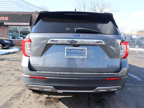 Used 2021 Ford Explorer XLT w/ Equipment Group 202A RWD image 4