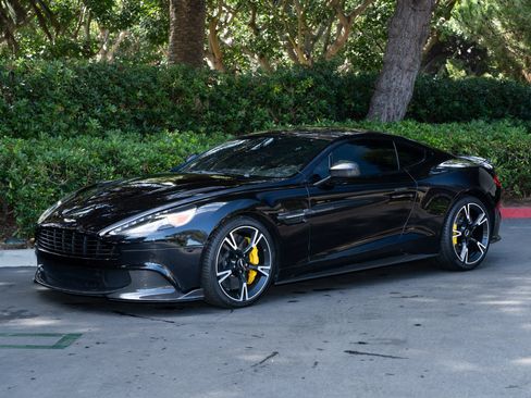 Used 2018 Aston Martin Vanquish S image 2