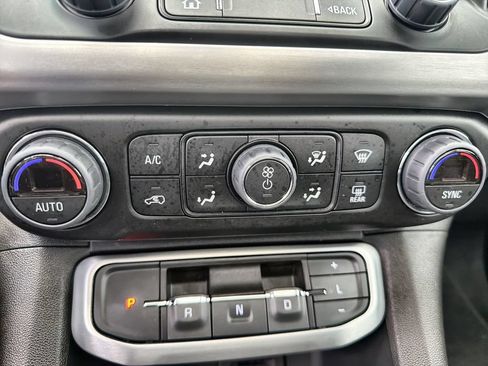 Used 2023 GMC Acadia SLT w/ Technology Package AWD/4WD image 17