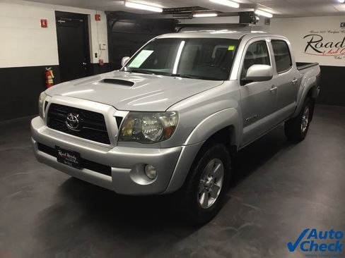 Used 2011 Toyota Tacoma 4x4 Double Cab w/ TRD Sport Pkg image 6