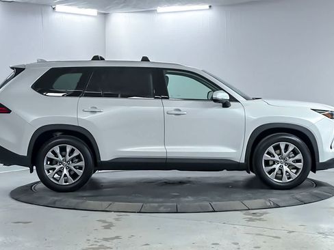 Used 2025 Toyota Grand Highlander AWD image 8