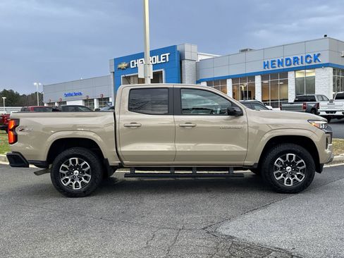 Used 2023 Chevrolet Colorado Z71 w/ Z71 Convenience Package 2 image 11