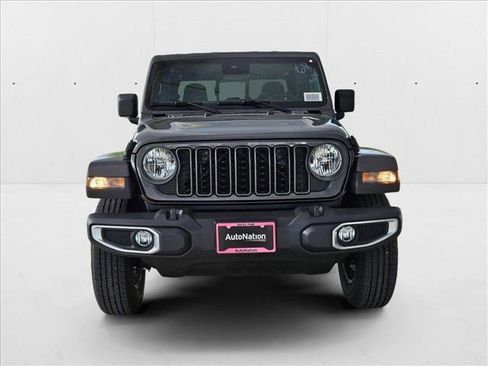 New 2025 Jeep Gladiator Sport image 6