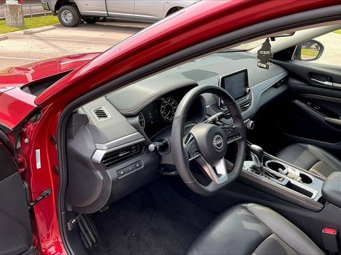 Used 2023 Nissan Altima 2.5 SR FWD image 4