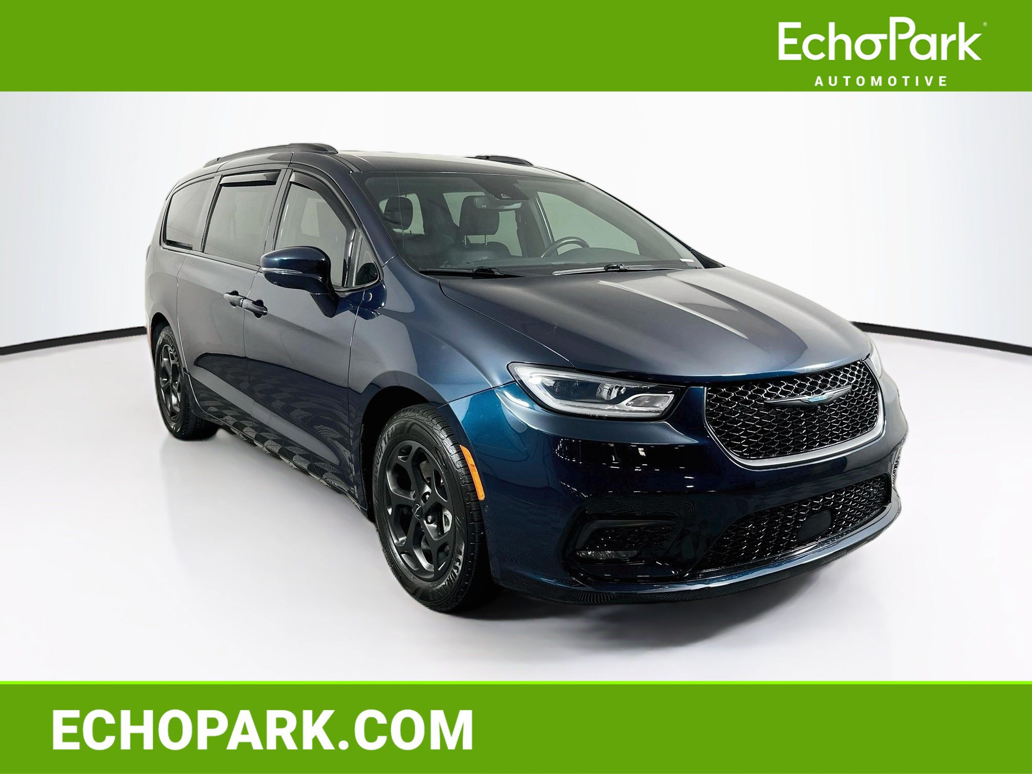 Used 2021 Chrysler Pacifica Touring-L w/ Uconnect Theater Family Group FWD image 1
