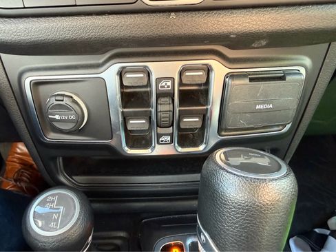 Used 2024 Jeep Wrangler Unlimited Sport AWD/4WD image 21