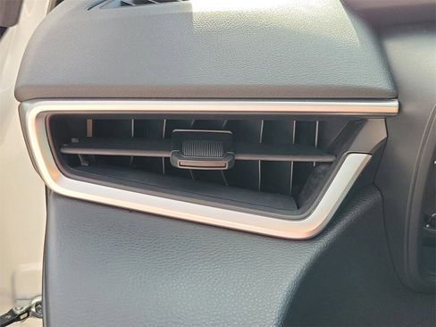 Used 2024 Toyota Corolla SE image 31