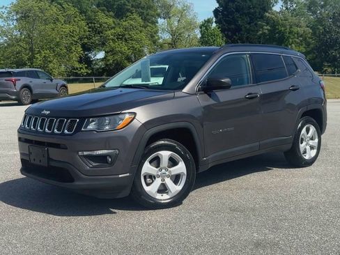Used 2018 Jeep Compass Latitude w/ Popular Equipment Group image 4