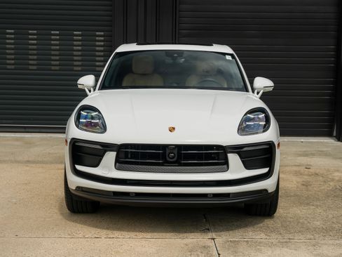 New 2026 Porsche Macan image 6
