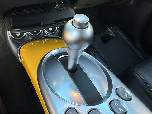 Used 2005 Chevrolet SSR w/ Preferred Equipment Group image 25