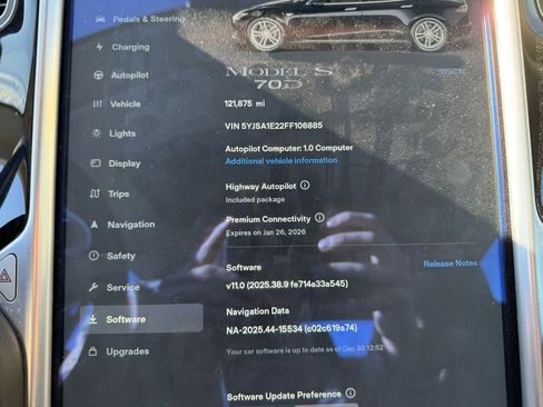 Used 2015 Tesla Model S 70D image 5