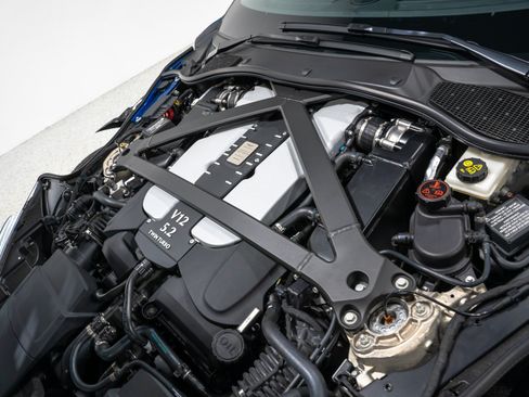 Used 2023 Aston Martin DBS Coupe RWD image 92