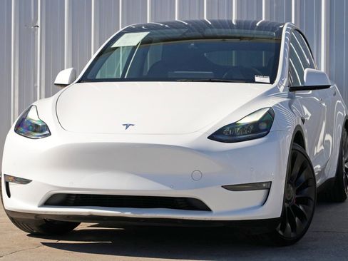 Used 2022 Tesla Model Y Performance image 3