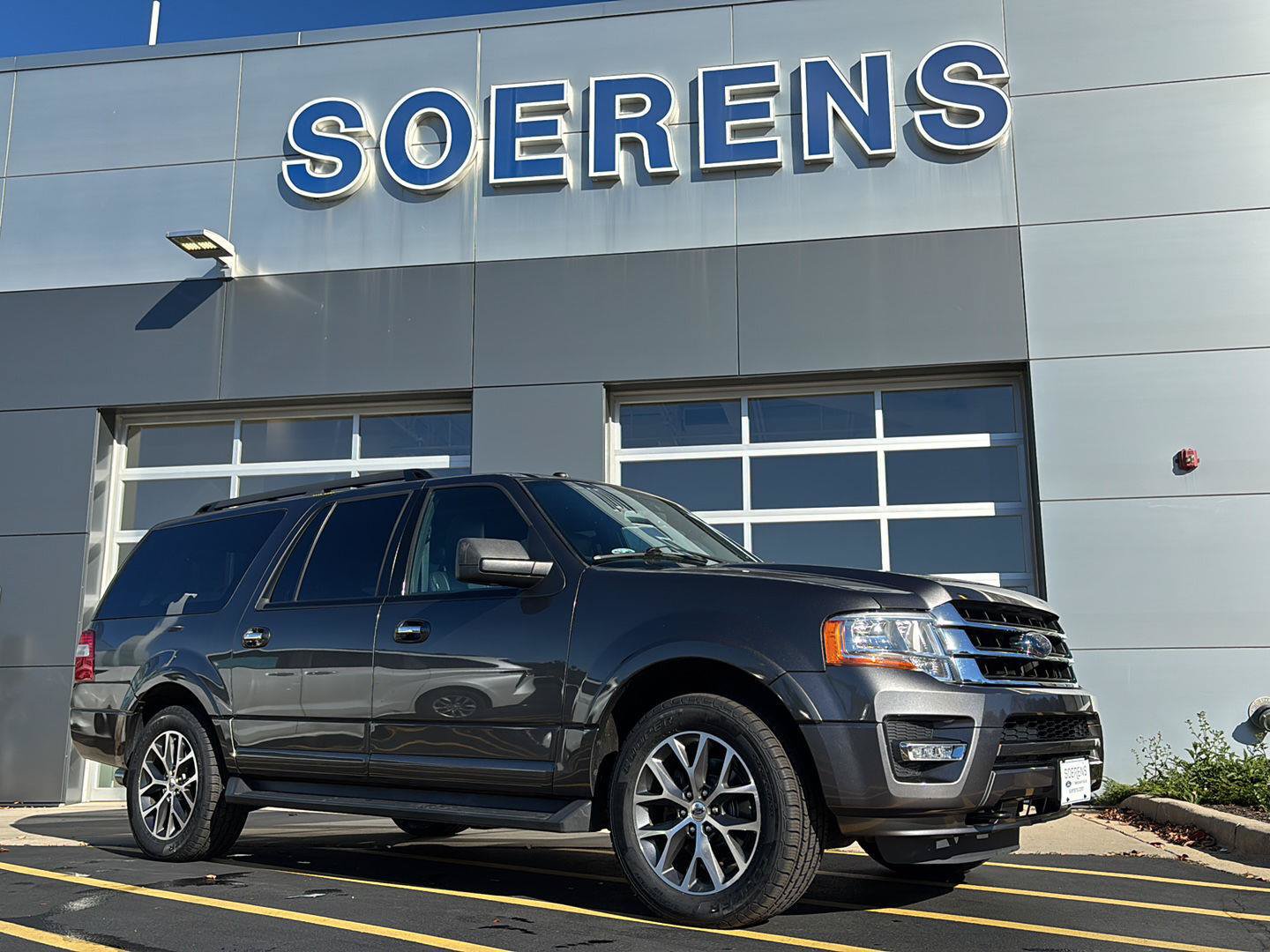 Used 2017 Ford Expedition EL XLT w/ Equipment Group 202A AWD/4WD image 1